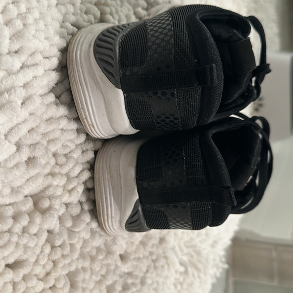 Women’s New Balance Sneakers - Picture 4 of 5